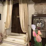 Residenza Teatro Antico Affittacamere 4*