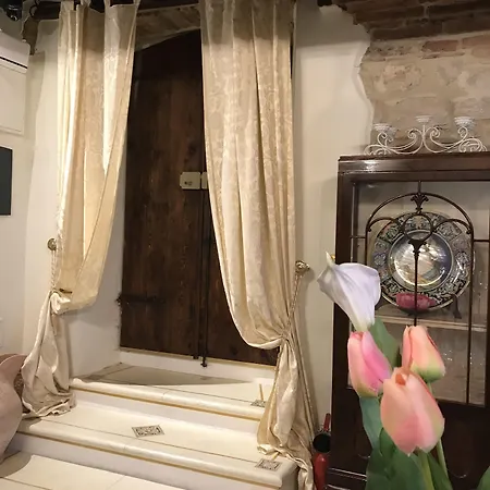 Residenza Teatro Antico Affittacamere 4*